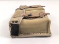 Magazintasche zum K43 der Wehrmacht aus gelbem Ersatzmaterial, kein Hersteller erkennbar