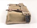 Magazintasche zum K43 der Wehrmacht aus gelbem Ersatzmaterial, kein Hersteller erkennbar