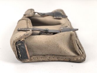 Magazintasche zum K43 der Wehrmacht aus gelbem Ersatzmaterial, kein Hersteller erkennbar