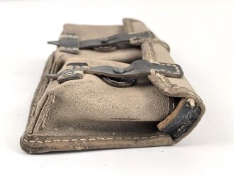 Magazintasche zum K43 der Wehrmacht aus gelbem Ersatzmaterial, kein Hersteller erkennbar