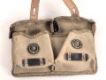 Magazintasche zum K43 der Wehrmacht aus gelbem Ersatzmaterial, kein Hersteller erkennbar