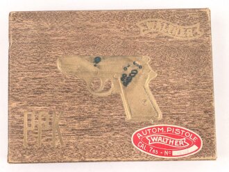 Pappkasten für eine Walther PPK Cal. 7,65 aus der Zeit des 2. Weltkrieg. Guter Zustand, innen diverse Reinigungsmaterialien