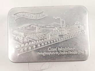 Pappkasten für eine Walther PPK Cal. 7,65 aus der Zeit des 2. Weltkrieg. Guter Zustand, innen diverse Reinigungsmaterialien