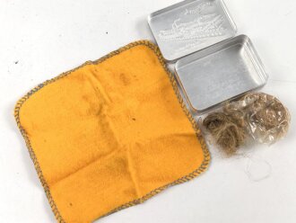 Pappkasten für eine Walther PPK Cal. 7,65 aus der Zeit des 2. Weltkrieg. Guter Zustand, innen diverse Reinigungsmaterialien