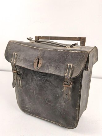 Motorrad Packtasche Wehrmacht. Ausführung in Leder, ungereinigtes Stück