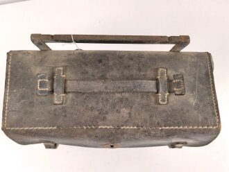 Motorrad Packtasche Wehrmacht. Ausführung in Leder, ungereinigtes Stück