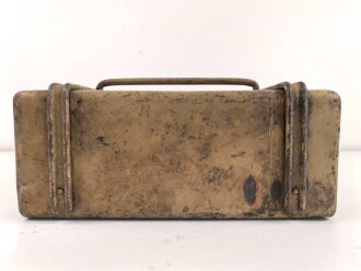 Motorrad Packtasche Wehrmacht. Ausführung in Blech. Originallack, ungereinigtes Stück