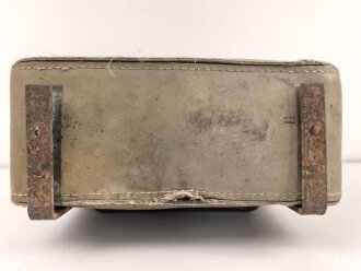 Motorrad Packtasche Wehrmacht. Ausführung in Ersatzmaterial. Originallack, ungereinigtes Stück