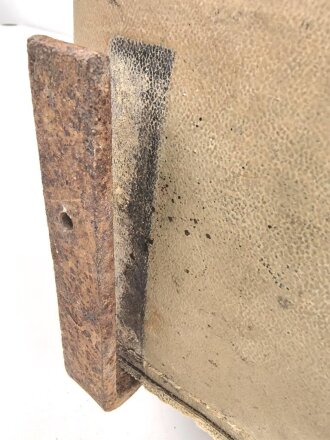 Motorrad Packtasche Wehrmacht. Ausführung in Ersatzmaterial. Originallack, ungereinigtes Stück