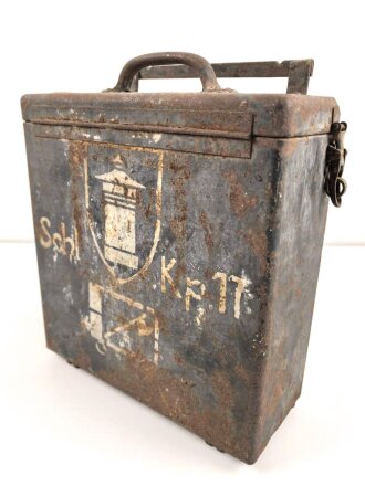 Motorrad Packtasche Wehrmacht. Ausführung in Blech. Originallack, ungereinigtes Stück