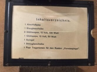 Handscheinwerfer 25kg Wehrmacht. Originallack, guter Gesamtzustand, Funktion nicht geprüft. Muß in 2 Paketen verschickt werden, daher stimmen die angegebenen Vesandkosten nicht.