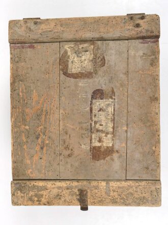 Transportkasten Wehrmacht mit taktischem Zeichen. Maße etwa 33 x 43 x 16cm, ungereinigt, Originallack