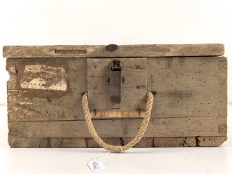 Transportkasten Wehrmacht mit taktischem Zeichen. Maße etwa 33 x 43 x 16cm, ungereinigt, Originallack