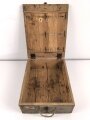 Transportkasten Wehrmacht mit taktischem Zeichen. Maße etwa 33 x 43 x 16cm, ungereinigt, Originallack