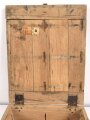 Transportkasten Wehrmacht mit taktischem Zeichen. Maße etwa 33 x 43 x 16cm, ungereinigt, Originallack