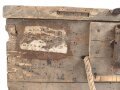 Transportkasten Wehrmacht mit taktischem Zeichen. Maße etwa 33 x 43 x 16cm, ungereinigt, Originallack