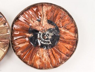 Scho-ka-kola Dose Wehrmacht Packung 1941, ungereinigtes Stück, halber Inhalt der Dose im Boden