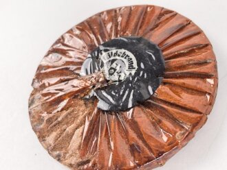 Halber Inhalt einer  Scho-ka-kola Dose Wehrmacht