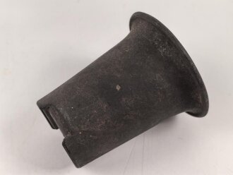 Becher für eine Feldflasche der Wehrmacht, Anscheinend Bodenfund, datiert 1944