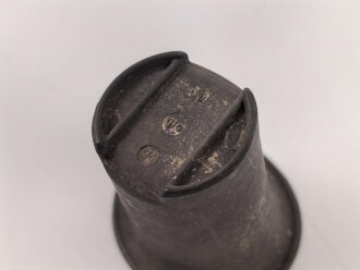 Becher für eine Feldflasche der Wehrmacht, Anscheinend Bodenfund, datiert 1944