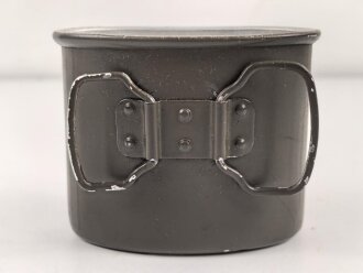 Deutschland nach 1945, Becher für eine Feldflasche , vermutlich für Bundesgrenzschutz. Baugleich Wehrmacht, nicht gestempelt