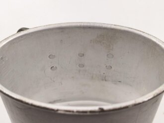 Deutschland nach 1945, Becher für eine Feldflasche , vermutlich für Bundesgrenzschutz. Baugleich Wehrmacht, nicht gestempelt