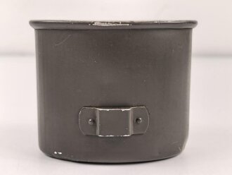 Deutschland nach 1945, Becher für eine Feldflasche , vermutlich für Bundesgrenzschutz. Baugleich Wehrmacht, nicht gestempelt