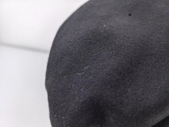 Schwarze Feldmütze ohne jegliche Stempelung. Alter und Herkunft unbekannt