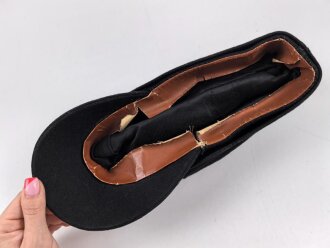 Schwarze Feldmütze ohne jegliche Stempelung. Alter und Herkunft unbekannt
