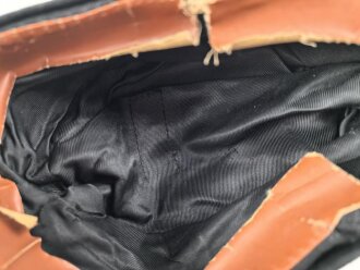 Schwarze Feldmütze ohne jegliche Stempelung. Alter und Herkunft unbekannt
