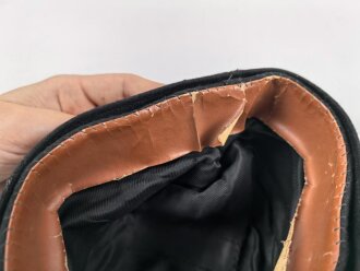 Schwarze Feldmütze ohne jegliche Stempelung. Alter und Herkunft unbekannt