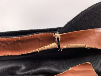 Schwarze Feldmütze ohne jegliche Stempelung. Alter und Herkunft unbekannt