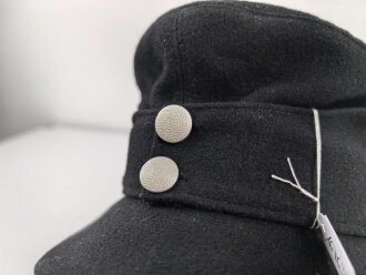 Schwarze Feldmütze ohne jegliche Stempelung. Alter und Herkunft unbekannt