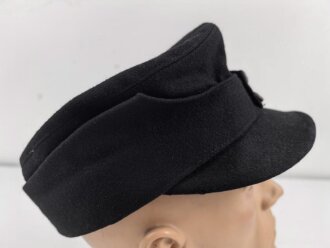 Schwarze Feldmütze ohne jegliche Stempelung. Alter und Herkunft unbekannt