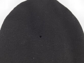 Schwarze Feldmütze ohne jegliche Stempelung. Alter und Herkunft unbekannt
