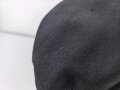 Schwarze Feldmütze ohne jegliche Stempelung. Alter und Herkunft unbekannt