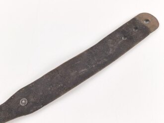 Trageriemen für einen Tornister der Wehrmacht. Das Leder datiert 1918, bei der Wehrmacht weitergeführt