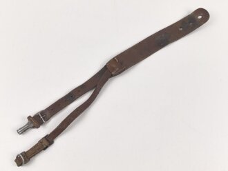 Trageriemen für einen Tornister der Wehrmacht. Das Leder datiert 1918, bei der Wehrmacht weitergeführt