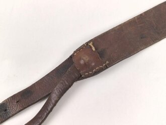 Trageriemen für einen Tornister der Wehrmacht. Das Leder datiert 1918, bei der Wehrmacht weitergeführt