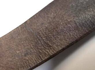 Trageriemen für einen Tornister der Wehrmacht. Das Leder datiert 1918, bei der Wehrmacht weitergeführt