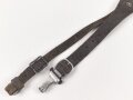 Trageriemen für einen Tornister der Wehrmacht. Das Leder datiert 1918, bei der Wehrmacht weitergeführt