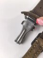Trageriemen für einen Tornister der Wehrmacht. Das Leder datiert 1918, bei der Wehrmacht weitergeführt