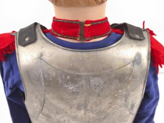 Frankreich ? Kinderuniform auf älterer Figur, Höhe des Kürass etwa 32cm