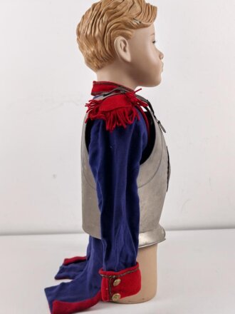 Frankreich ? Kinderuniform auf älterer Figur, Höhe des Kürass etwa 32cm