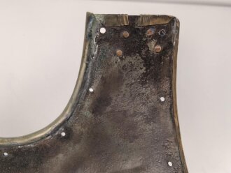 Eiserne Kürassbrust für Offiziere. Keinerlei erkennbare Stempelung, Alter und Herkunft unbekannt.
