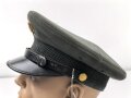 U.S. Army Schirmmütze aus der Zeit des Vietnamkrieg. Grösse 7 1/8, datiert 1972. Ungereinigtes Stück  mit Namensetikett.