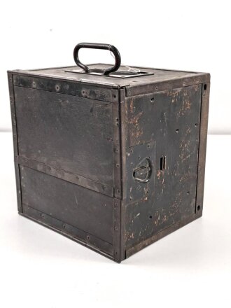 Transportkasten Wehrmacht. Originallack, Maße etwa 25 x 25 x 21cm