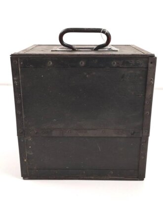 Transportkasten Wehrmacht. Originallack, Maße etwa 25 x 25 x 21cm