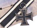 Eisernes Kreuz 2. Klasse 1914.  Hersteller KO im Bandring für Klein & Quenzer. Band beiliegend, in der originalen Umverpackung von KO