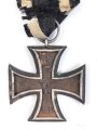 Eisernes Kreuz 2. Klasse 1914. Eisenkern rostig, gereinigt, an defektem Band